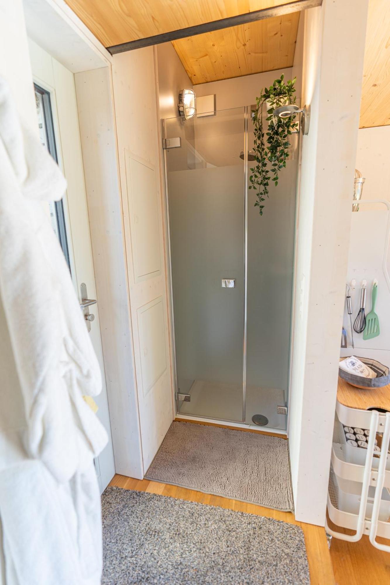 Tiny House Chez Claudine - Relaxen, Workspace, Naehe Thermen, Netflix, Free Parking & Wifi Brugg  Exterior foto